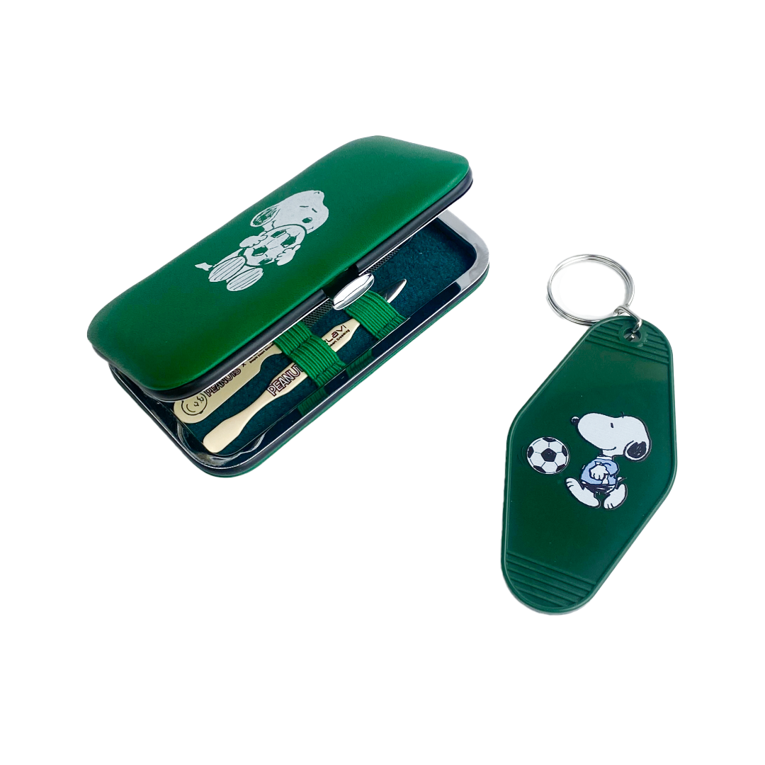 PEANUTS 7 PIECE GROOMING TOOL KIT + KEYCHAIN